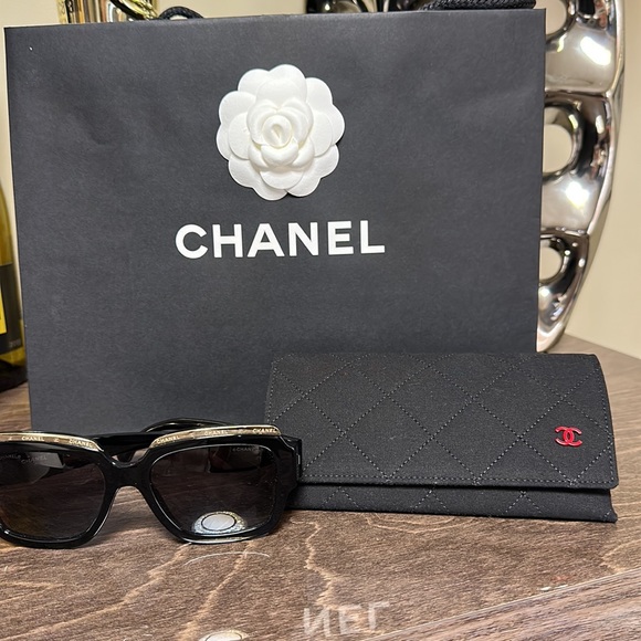 CHANEL EXCLUSIVES SQUARE SUNGLASSES - Picture 11 of 15